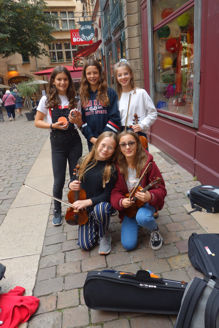 092-Lyon-girls-sm
